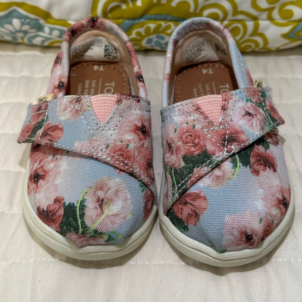 TOMS Flower Floral Baby Girl Shoes Size T4